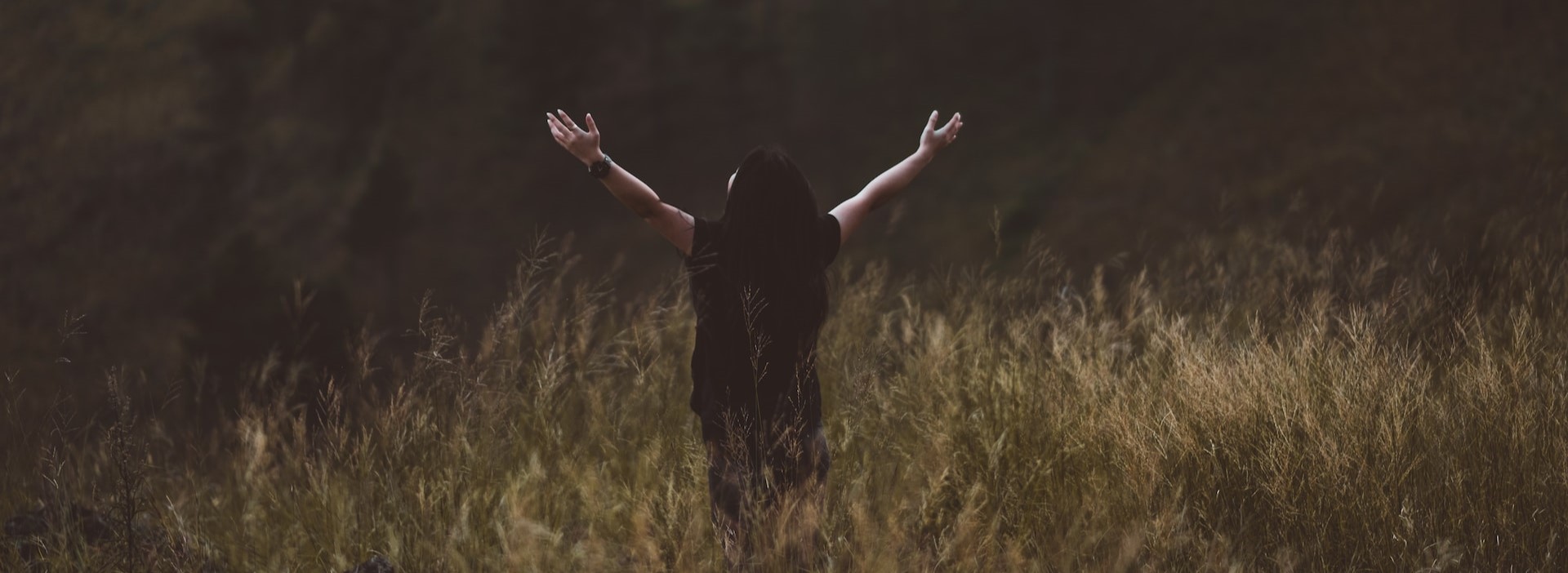 LA MUJER QUE EXPERIMENTA EL PODER DE LA ORACIÓN